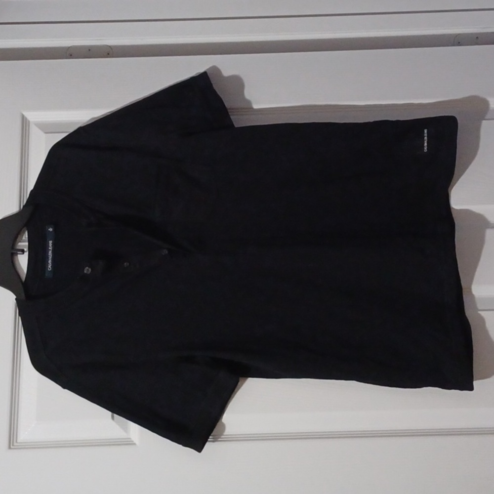 Mens Calvin Klein Black Front Buttons TShirt. Size M.